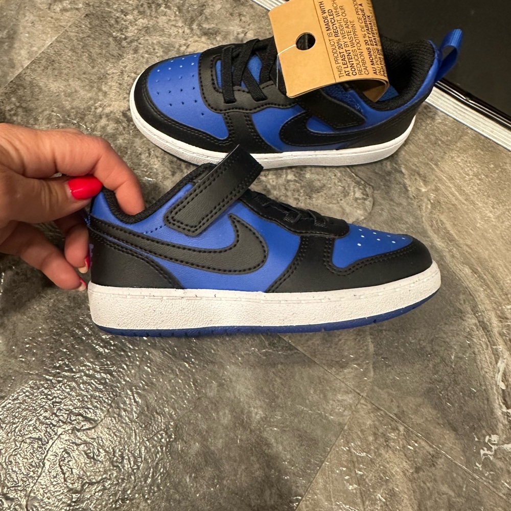 Nike Court  Blue and Black Athletic Sneakers - Classic Velcro Design size 9c